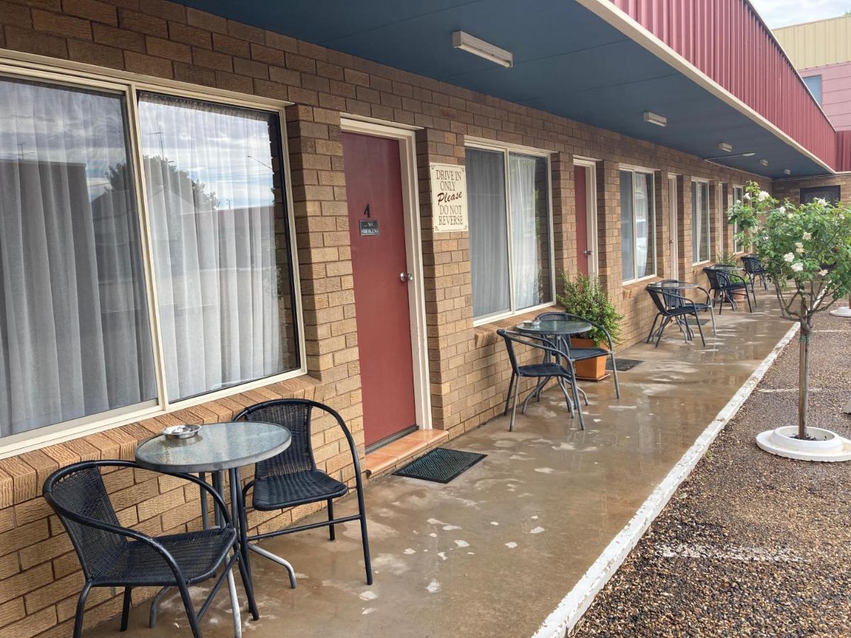 נאראנדרה Camellia Motel מראה חיצוני תמונה